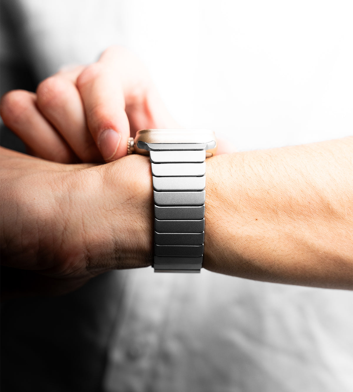 KUXIU Tali Apple Watch Magnetik Titanium Semula Jadi